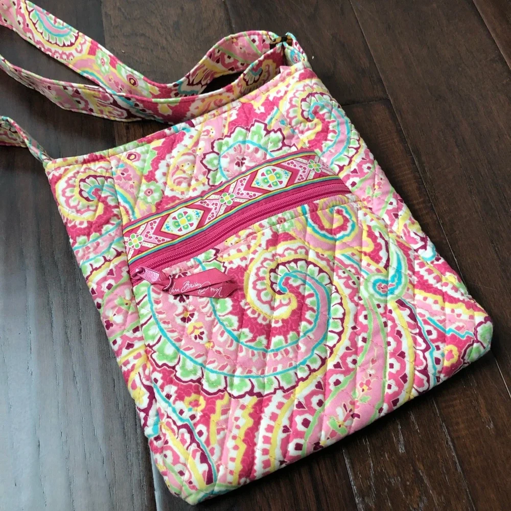 24.Vera Bradley Crossbody Bag